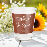 Copo De Shot Mãe do Vidro do Casamento Terracotta<br><div class="desc">Mãe do Saco de Tote de Casamento do Groom em Laranja Queimado,  Castanho e Branco/ Terracotta. Bom para a Bridesmaid nos casamentos de presentes,  festa de noiva,  festa de solteiro,  Janto de ensaio. Veja mais produtos com este design na coleção abaixo.</div>