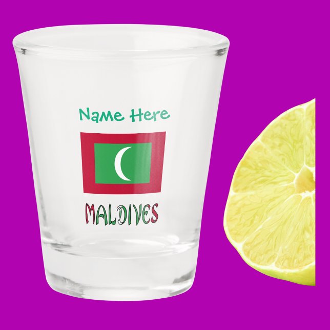 Copo De Shot Maldivas Maldivian Flag Green Personalizado (Shot glass with the Maldivian flag and the word MALDIVES below. Add a name above.)