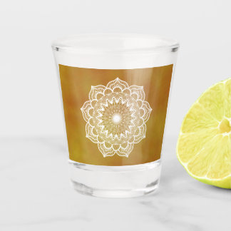 Copo De Shot Mandala Branco em Fundo Dourado