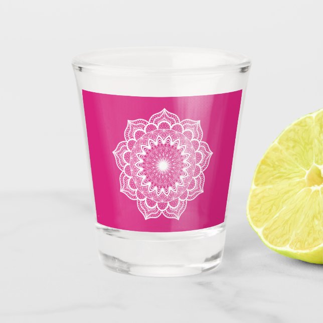 Copo De Shot Mandala Branco em Fundo Rosa (Frente)