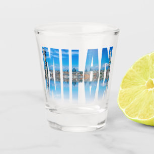 Copo De Shot Marca Milão, composta por linha do horizonte de Mi