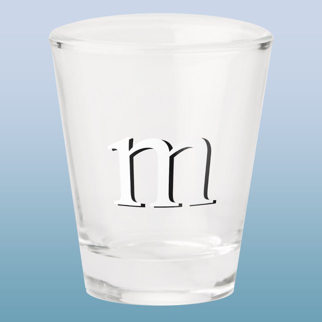Copo De Shot Minúscula Moderna Monograma Sombra Inicial (Simple lower case drop shadow personalized monogram initial shot glass)