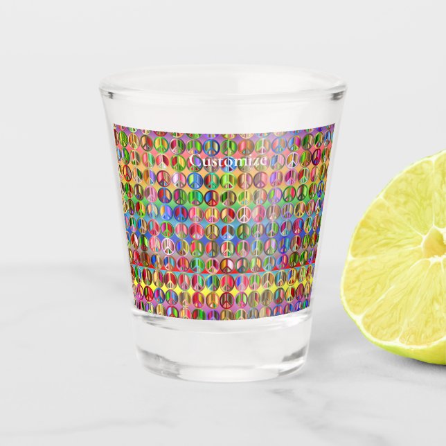 Copo De Shot padrão de símbolos de paz multicoloridos (Frente)