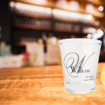 Copo De Shot Padrinho de casamento Presente Moderno Nome do Mon<br><div class="desc">Padrinhos de casamento De padrinho de casamento Dão Nome Moderno Do Monograma Data Cute Shot Glass. Clique em personalizar este modelo para personalizá-lo com o Sobrenome do Monograma Inicial, nome do Padrinho de casamento e data de casamento rápida e facilmente. Navios no mundo todo rápido. Garantia de 30 Dias. Padrinho...</div>