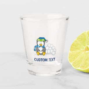 Copo De Shot Pequeno pinguim sentado com bolas de neve