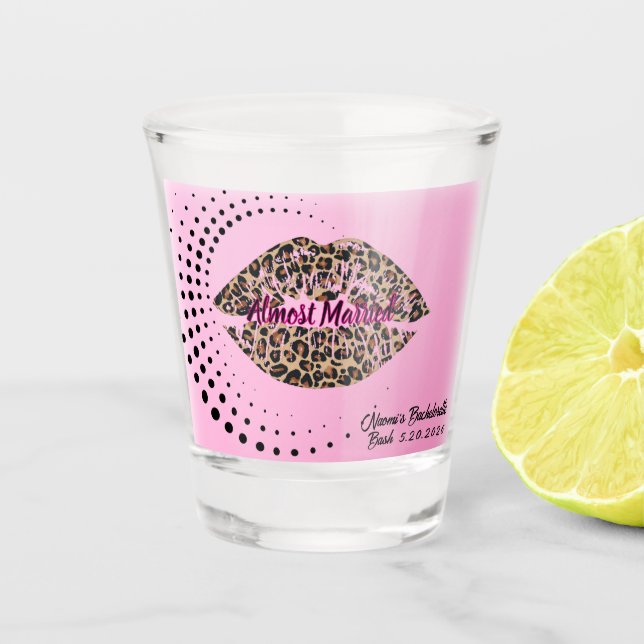 Copo De Shot "Quase Casada" Gata Beijo de Leopardo Lábios (Frente)