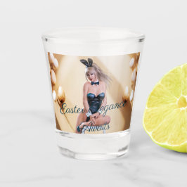 Copo De Shot Rapariga Coelhinha de Páscoa sentada no Cubo da Bo