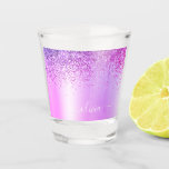Copo De Shot Roxo Glitter Girly Metal Monograma<br><div class="desc">Folha Roxa Folha Metálica Espessante Metálico Brilhante Bruto Monograma Nome Shot Glass. Isso faz a formatura perfeita,  doce aniversário de 16 anos,  casamento,  festa de solteira,  chá de panela,  aniversário,  chá de fraldas ou presente de festa de solteira para alguém que ama luxo de vidro e estilos quíticos.</div>