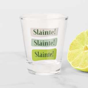 Copo De Shot Slainte verde do dia de St Patrick irlandês da bo