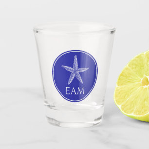 Copo De Shot Starfish branco costeiro sobre monograma azul Mari