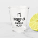 Copo De Shot Tuxedo com tipografia padrinho de casamento preta<br><div class="desc">Texto "padrinho de casamento" preto com gravata arco colorida correspondente; nome e data de casamento na parte inferior. Para personalizar,  selecione "personalizar este modelo". Uma despedida de solteiro de golfe excelente,  presente para a sua tripulação! Se tiver perguntas ou pedidos relativos a este design,  contacte-nos através do chat.</div>