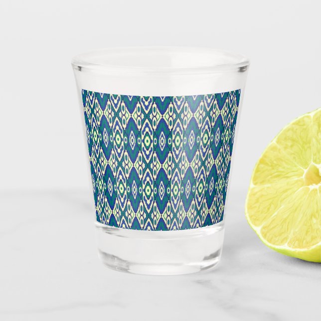 Copo De Shot um padrão azul e verde com fundo branco (Frente)