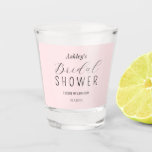 Copo De Shot Vidro-quente de Chá de panela rosa-claro Brunch<br><div class="desc">Chá de panela Brunch Shot glass em fundo de texto rosa-claro e caligrafia simples. Mais produtos com esse design estão na coleção abaixo.</div>