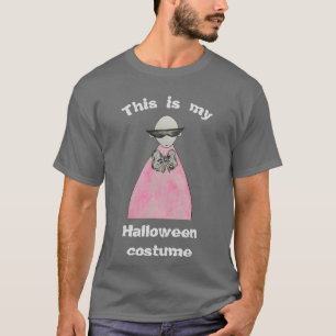 Cor rosa, óculos escuros e um T-Shirt arco