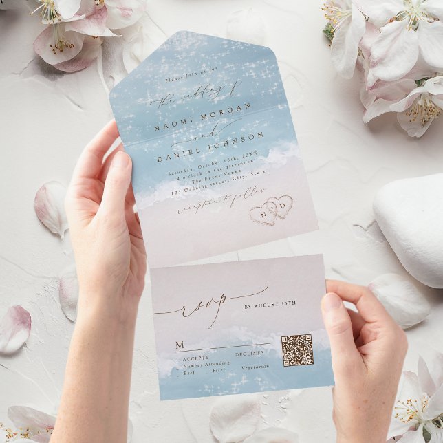 Corações com Letra Moderna na areia Casamento na p (Modern Script Hearts in the sand Beach wedding All In One Invitation)