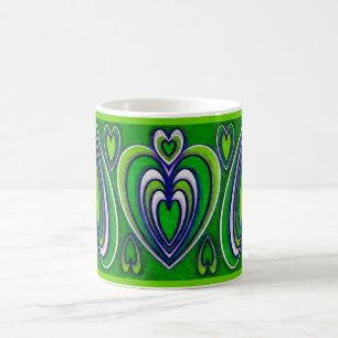 corações decorativos do verde da caneca