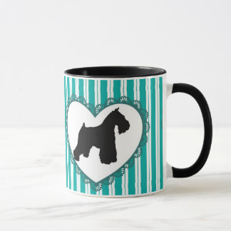 Corações dos Schnauzers e caneca de café