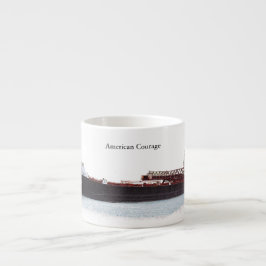 Coragem Americana recortando a caneca espresso