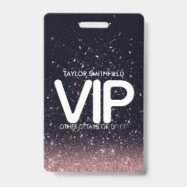 Cordão VIP personalizado com crachá brilhante rosa