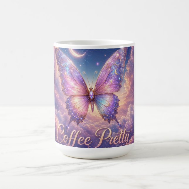 Cores ricas de uma borboleta em caneca de café (Centro)