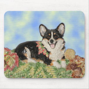 Corgi de três cores no Mousepad de Folhagem de Qu