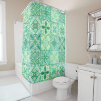 azulejos ornamentados em verde e branco