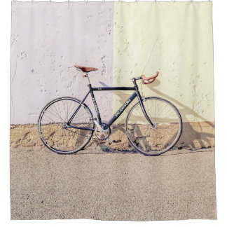 CORTINA PARA BOX BICICLETA NEGRA E CINZA APRENDENDO NA PAREDE BRANC