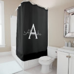 Cortina Para Box Black Silver Modern Script Girly Monographic Name<br><div class="desc">Cortina de Chá do Banheiro do Nome do Monograma Preto e Prateado. Isto faz o doce e perfeito aniversário de 16 anos,  casamento,  chá de panela,  aniversário,  chá de fraldas ou festa de solteira presente para alguém que ama luxo de luxo e estilos quíticos.</div>
