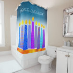 Cortina Para Box Hanukkah Turquoise velas Boho Peace Love Light<br><div class="desc">"Paz, amor e luz." Uma ilustração lúdica, moderna e artística das velas de padrão de feto em uma menorah ajuda você a lançar no feriado de Chanucá. Velas azuis cortadas com padrões coloridos de folha de alumínio sobrepõem um gradiente texturizado de turquesa a fundo branco. Sinta o calor e a...</div>