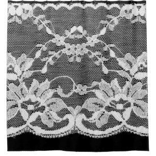 Cortina Para Box Lace floral branco sobre fundo preto.