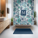 Cortina Para Box Monograma Floral Blue Boho Vintage<br><div class="desc">Cortina de chá monograma personalizada com padrão floral vintage caprichoso em tons de azul e branco. Personalize-o com o seu monograma inicial num quadro quadrado marinho escuro. Use as ferramentas de design para editar as fontes de texto e as cores e adicionar suas próprias fotos para criar uma de tipo...</div>
