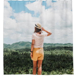 Cortina Para Box Mulher parada perto das árvores