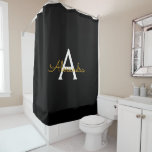 Cortina Para Box Nome do Monograma Rapariga de Script Moderno Doura<br><div class="desc">Cortina de Chá do Banheiro Preto e Dourado Monograma. Isto faz o doce e perfeito aniversário de 16 anos,  casamento,  chá de panela,  aniversário,  chá de fraldas ou festa de solteira presente para alguém que ama luxo de luxo e estilos quíticos.</div>