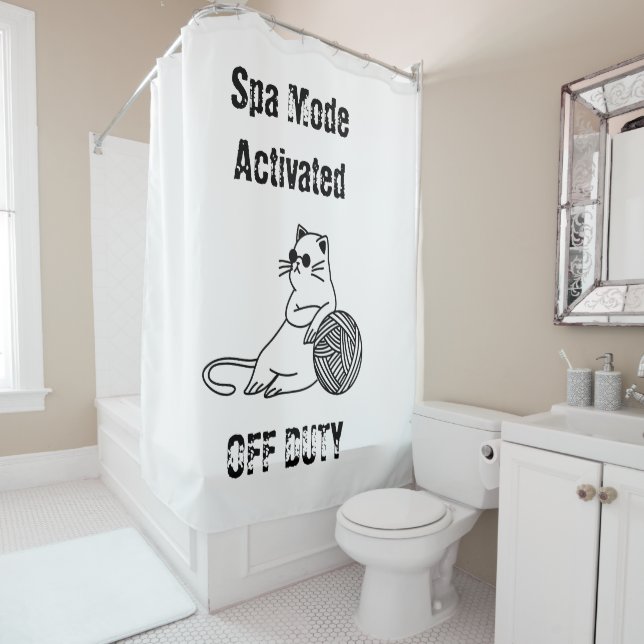 Cortina Para Box Off Duty Lazy Cat. Funny Spa Mode Activated (In Situ)