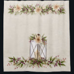 Cortina Para Box Vintage White Poinsettia Christmas Lanterna<br><div class="desc">Elegante e clássico,  esta cortina de chá de banheiro projetada por costume irá adicionar um toque de elegância ao seu decoro de Natal. Lindas poinsetos brancos com verde e bagas em volta de uma antiga lanterna de velas de latão,  dão uma bela e vintage vibração no inverno.</div>