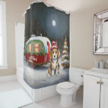 Cortina Para Box Winter Beagle Caravan Christmas Adventure<br><div class="desc">Adotar a magia de uma noite de inverno nevada enquanto uma caravana desliza graciosamente através da paisagem iluminada pela lua. A beleza serena da neve escutadora e o brilho encantador da lua criam uma cena cativante,  prometendo uma aventura inesquecível de Natal cheia de calor,  alegria e memórias queridas.</div>