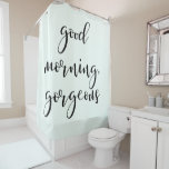 Cortina Para Chuveiro Bom dia, maravilhoso | Tipografia moderna em casa<br><div class="desc">Esta cortina de na moda chá diz "bom dia lindo" na tipografia negra moderna,  sobre um fundo verde-menta. Entretanto,  você pode alterar a cor de fundo se desejar personalizando o item.</div>