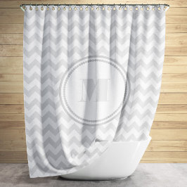 Cortina Para Chuveiro Padrão de Chevron Listrado Cinza Branco Monogramad