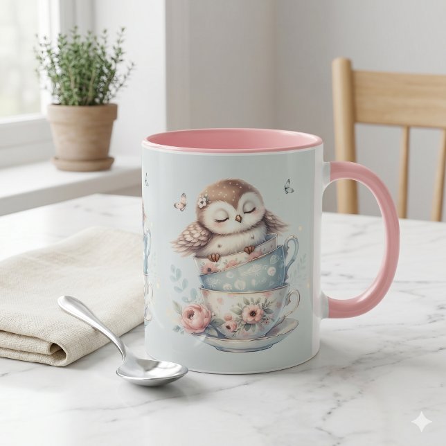 Coruja Adormecida em Xícaras de Chá Florais Empilh (Sleeping Owl in Stacked Floral Teacups Mug)