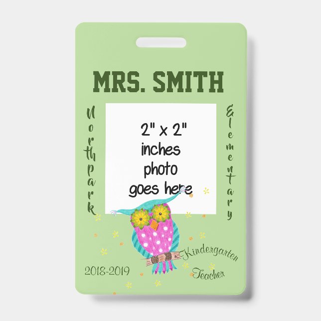 Coruja com olhos floridos com crachá de identifica (Frente)