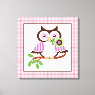 Coruja de primavera em uma impressão de canvas