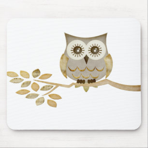 Coruja larga dos olhos na árvore Mousepad