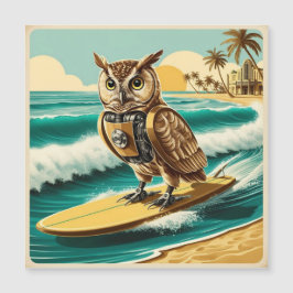 Coruja-robô venenosa surfando na praia