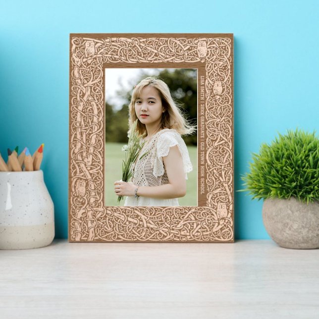 Corujas Sábias De Graduação Na Fronteira De Árvore (Criador carregado)