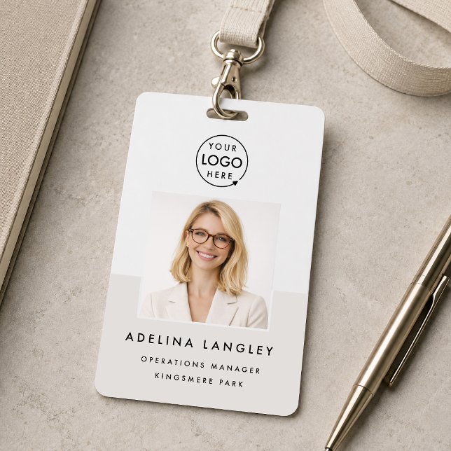 Crachá 3x5 Foto | Placa Personalizada com Nome do  (Create a polished 3x5 photo ID badge with logo, name, and title for a professional team look)