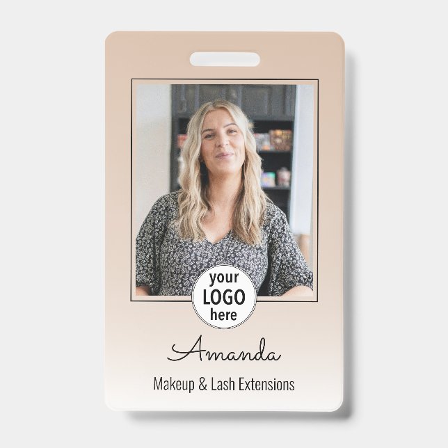 Crachá Beige Blush Minimal Elegant Photo Lashes (Frente)