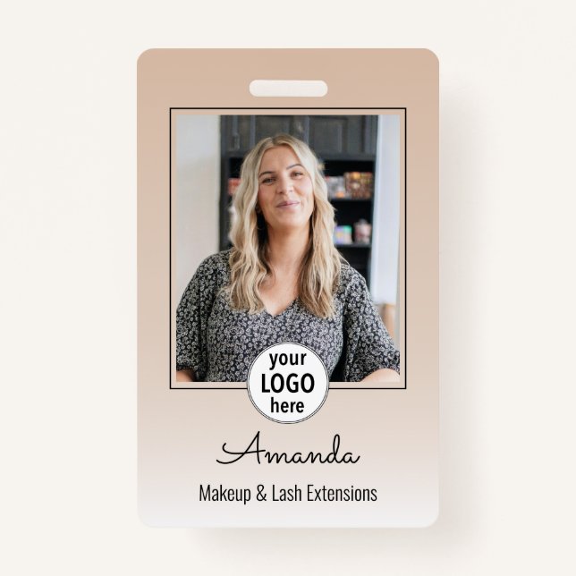 Crachá Beige Blush Minimal Elegant Photo Lashes (Frente)