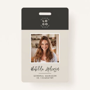 Crachá Cinza bege QR código moderno e mínimo abstrato de