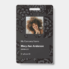 Crachá Cinzas e Padrão Floral Negro Vibrante e Negrito