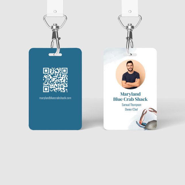 Crachá Código QR de foto de negócios restaurante  (Restaurant Seafood Blue Crab with QR Code Template.)